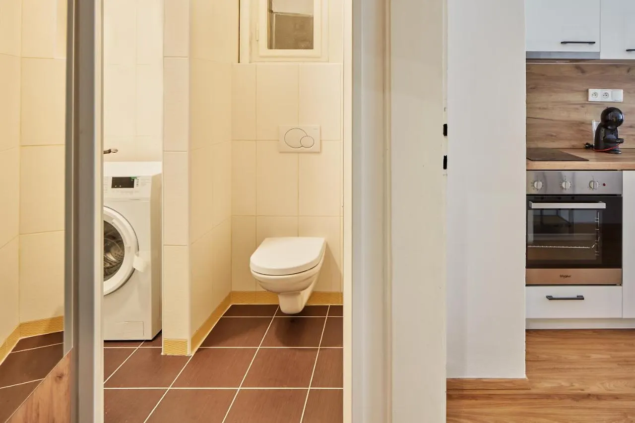 Prague Days - Modern Apartments W Easy City Access Tjekkiet